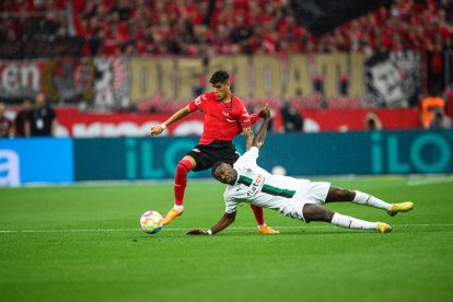 Tras la destacada campaña de Piero Hincapié, los clubes ingleses Tottenham Hotspur y West Ham intentarían contratarlo.