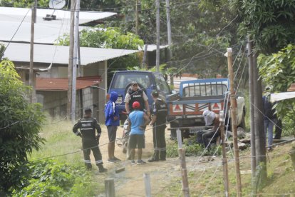 El santodomingueño fue llevado hasta este sector de Guayaquil. Tenía las manos amarradas y una camisa alrededor de su cabeza. Le iban a ‘dar vire’.