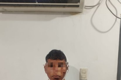 El hombre quiso huir de los uniformados, quienes lo persiguieron para luego detenerlo.