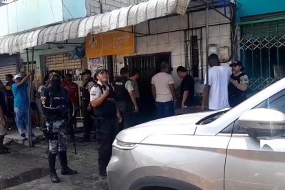 El asesinato se registró en el local de venta de bolones Puerto Rico, ubicado en pleno centro de Esmeraldas.