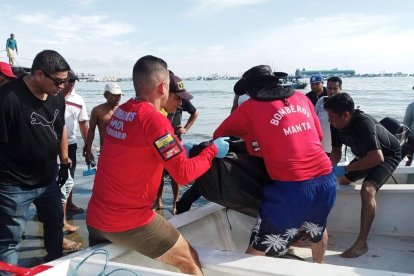 La mañana de este viernes 2 de junio de 2023 sacaron otro cuerpo del mar. Una mujer lo lloró.
