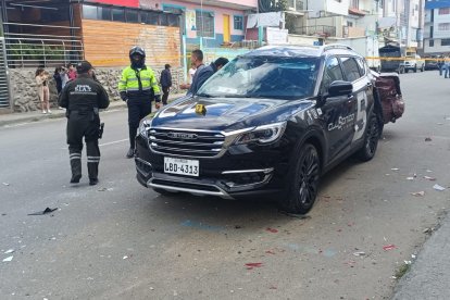 El automotor en el cual quedaron atrapadas las víctimas.