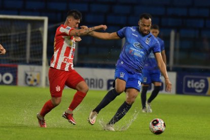 Arturo Mina en el 2023 está jugando en el equipo Palmaflor  de Bolivia.