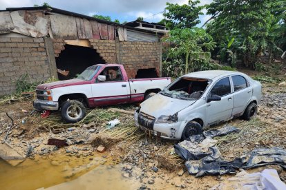 El barrio 50 Casas, en Esmeraldas, parece zona de guerra.