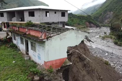 El colapso de un poste eléctrico, socavones y más son parte del saldo del invierno en Huigra,