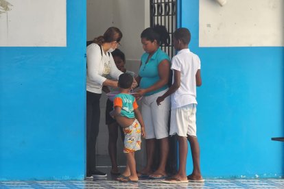 Niños y adultos fueron recibidos en estas unidades educativas.