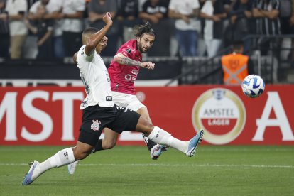 Independiente del Valle (d) venció en mayo pasado a Corinthians, en el juego de ida disputado en Brasil.