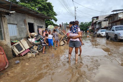 Visita del presidente de la República solo dejó más reclamos. “Por arribita nomás vio todo”, dijeron habitantes molestos.