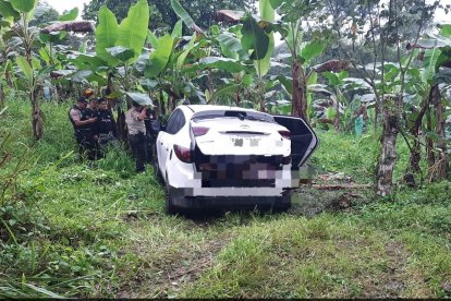 Los cadáveres fueron encontrados en un portamaletas.