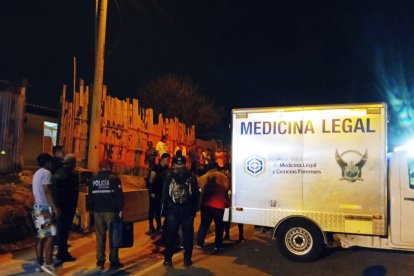 Medicina Legal acudió al barrio Cordillera del Cóndor, en La Libertad, para levantar el cuerpo de 'Muchín'.
