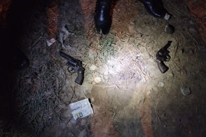 Las dos armas de fuego decomisadas serán analizadas.