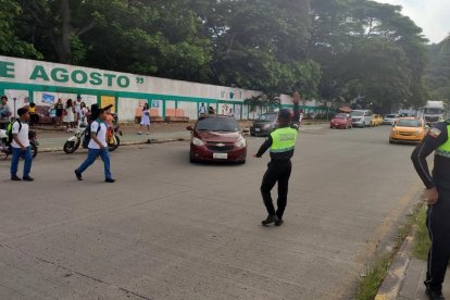 Esvial EP es la encargada del tránsito, transporte terrestre y seguridad vial de Esmeraldas.