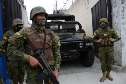 Agentes de las Fuerzas Armadas están presentes en el lugar para el control del centro