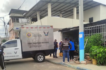 Medicina Legal llegó al sitio donde balearon a un hombre mientras descansaba en una hamaca, en Manta.