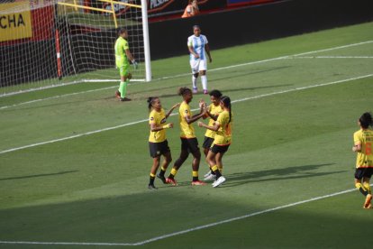 Barcelona sumó 20 puntos y es líder.