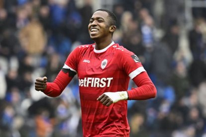 William Pacho se consagró campeón con el Royal Antwerp en la liga de Bélgica.