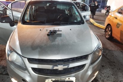 El carro en el que se movilizaban fue retenido por los agentes policiales.