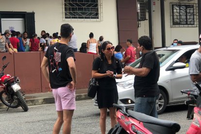 Familiares explicaron que la mujer empezó a moverse al interior del féretro.