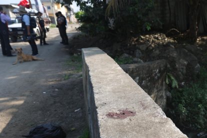 Sobre un muro se cemento se encontraban los brazos y la cabeza de un hombre en el noroeste de Guayaquil.