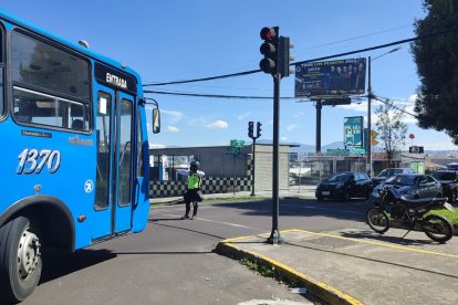 Un accidente de tránsito, en el que está involucrado un policía, ocurrió en Quito el domingo 11 de junio.