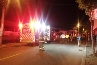 Tres personas resultaron heridas al ser embestidas por un jeep.