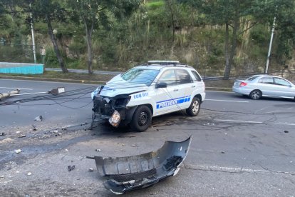 Los daños del patrullero y del poste serían pagados por el Ministerio del Interior.
