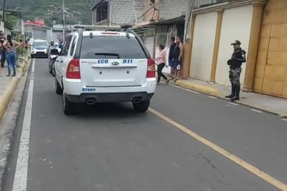 La Policía desarrollaba operativos en zonas adyacentes al ataque para tratar de dar con los sospechosos.