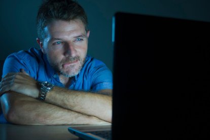 Según un experto, la adicción puede presentarse en la adolescencia