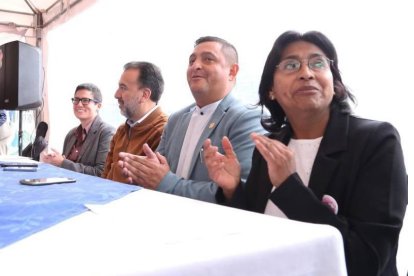 María Hernández, el día de su posesión acompañada de Pabel Muñoz