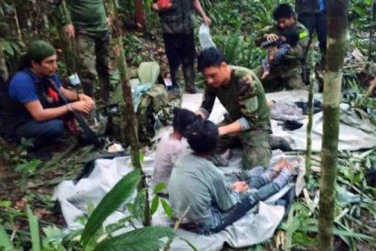 Momento del rescate de los cuatro hermanos perdidos en la selva