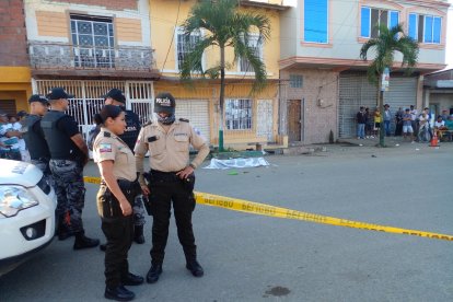 Los agentes esperan que en las versiones de familiares de los dos asesinados tener más pistas para identificar a los atacantes.