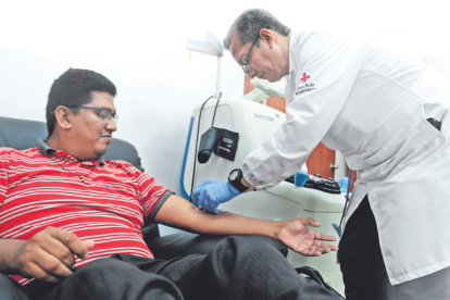 A los ciudadanos le miden la hemoglobina (cantidad de glóbulos rojos), si está dentro del parámetro para donar sangre.