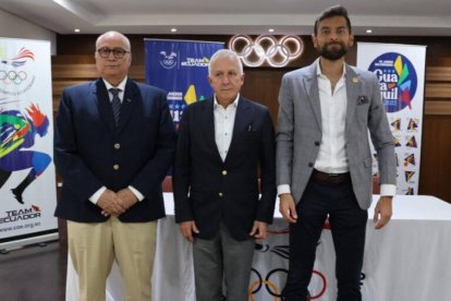 Foto de 2021, cuando se aprobó la candidatura de Guayaquil como sede 2025. Jorge Delgado, presidente del COE (i), Baltazar Medina, titular de Odebo y Sebastián Palacios, ministro de Deportes.