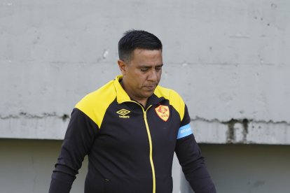 El entrenador venezolano César Farías estuvo cerca de 14 meses al frente de Aucas.