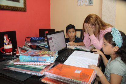 A veces le toca ser la maestra de sus hijos, pero enséñele a gestionar bien sus emociones.