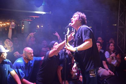 Con música y traguitos se gozó en el aniversario.