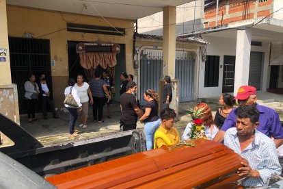 Los restos fueron llevados a las calles Olmedo y 5 de Junio, donde la velaban el 9 de junio.
