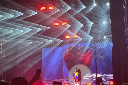 Kimberly Loaiza deslumbró en el escenario.