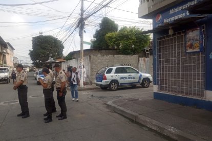 La Policía se ha hecho presente en el sitio de la balacera.