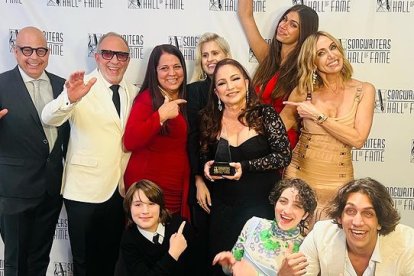Gloria Estefan asistió a la ceremonia acompañada de su familia.