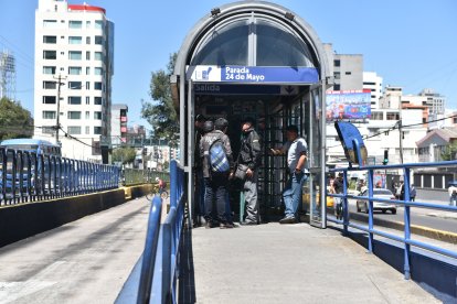 Agentes de policía tomaron versiones de testigos y recabaron evidencias del hecho.