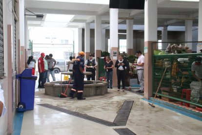 En el mercado de Mapasingue Oeste una persona amenazó con matarse.