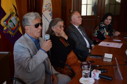 Jorge Palacios contó su historia de abuso frente a los medios de comunicación.