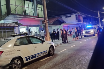 Al sitio llegaron policías para investigar el caso, ocurrido la noche del martes 20 de junio.