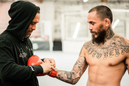 El entrenador principal del ecuatoriano es Jason Parillo