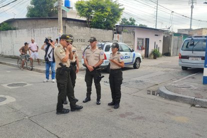 A la mañana siguiente del hecho violento, policías acudieron a la zona, en el sur de Guayaquil.