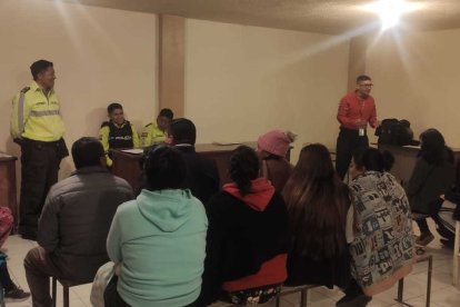 En las comunidades se organizan para tomar medidas contra la inseguridad.
