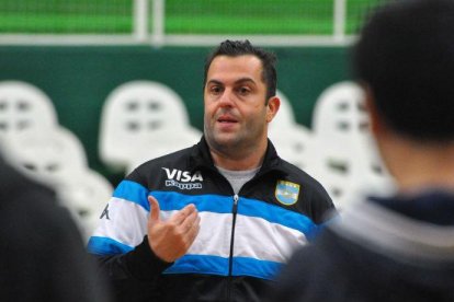 El entrenador argentino, Silvio Santander estará de gira por Ecuador.