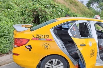 Esposos y el chofer quedaron muertos en el taxi. El niño falleció horas después.