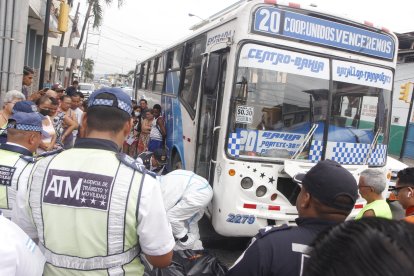 El bus que estuvo implicado en el accidente en Venezuela y Abel Castillo quedó retenido.